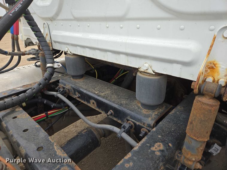 image for item ER5260 2017 Freightliner Cascadia 125 semi truck