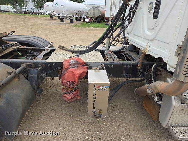 image for item ER5260 2017 Freightliner Cascadia 125 semi truck