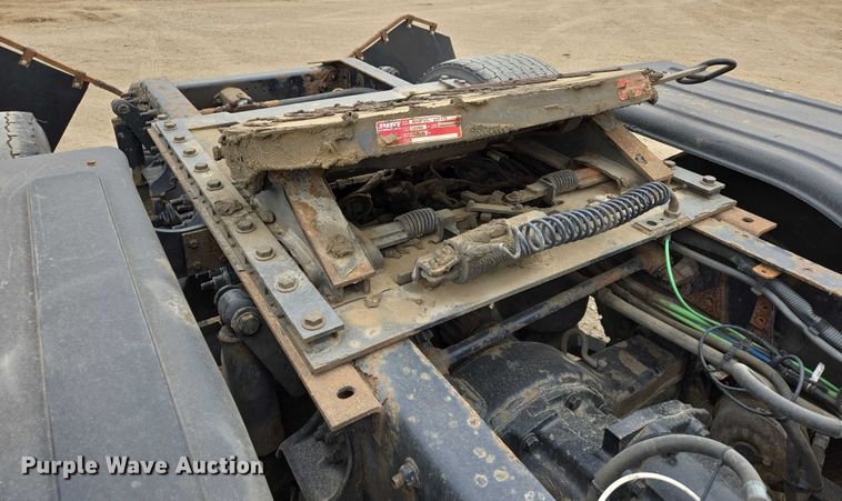 image for item ER5260 2017 Freightliner Cascadia 125 semi truck