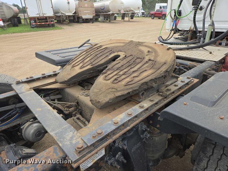 image for item ER5260 2017 Freightliner Cascadia 125 semi truck