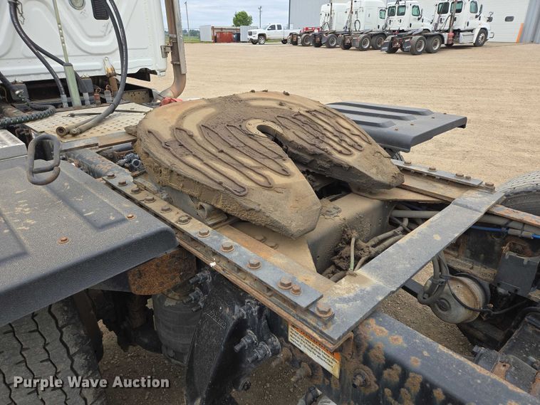 image for item ER5260 2017 Freightliner Cascadia 125 semi truck