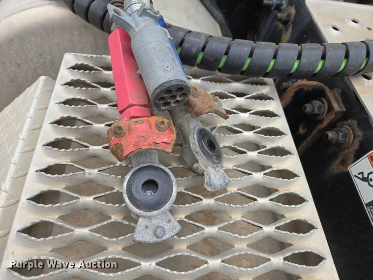 image for item ER5260 2017 Freightliner Cascadia 125 semi truck