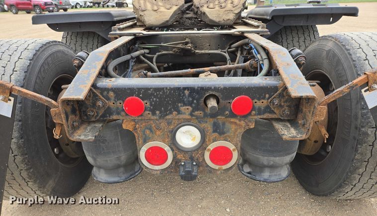 image for item ER5260 2017 Freightliner Cascadia 125 semi truck