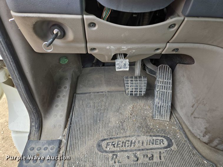 image for item ER5260 2017 Freightliner Cascadia 125 semi truck