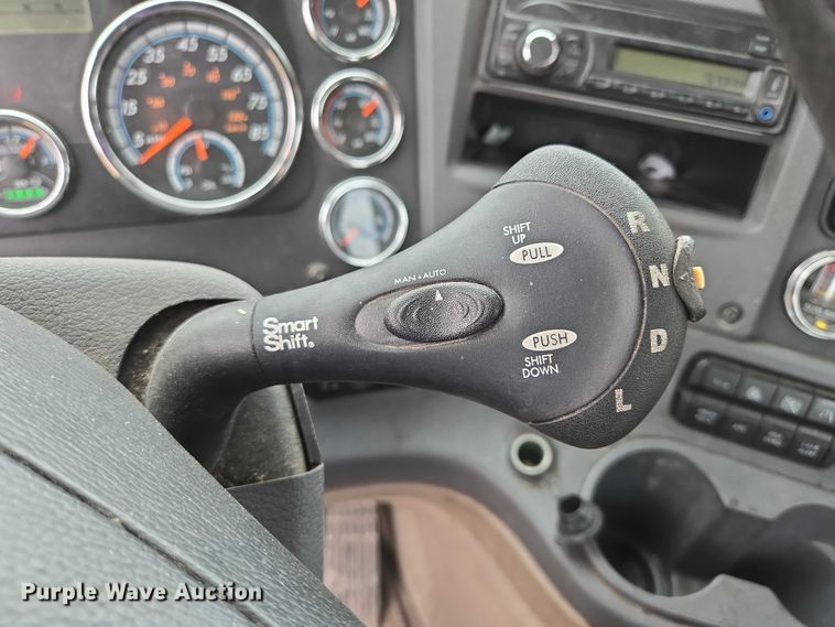 image for item ER5260 2017 Freightliner Cascadia 125 semi truck