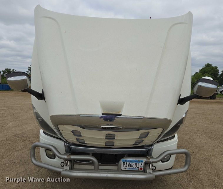 image for item ER5260 2017 Freightliner Cascadia 125 semi truck