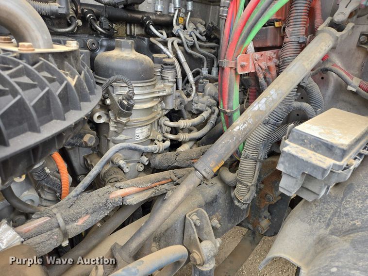 image for item ER5260 2017 Freightliner Cascadia 125 semi truck