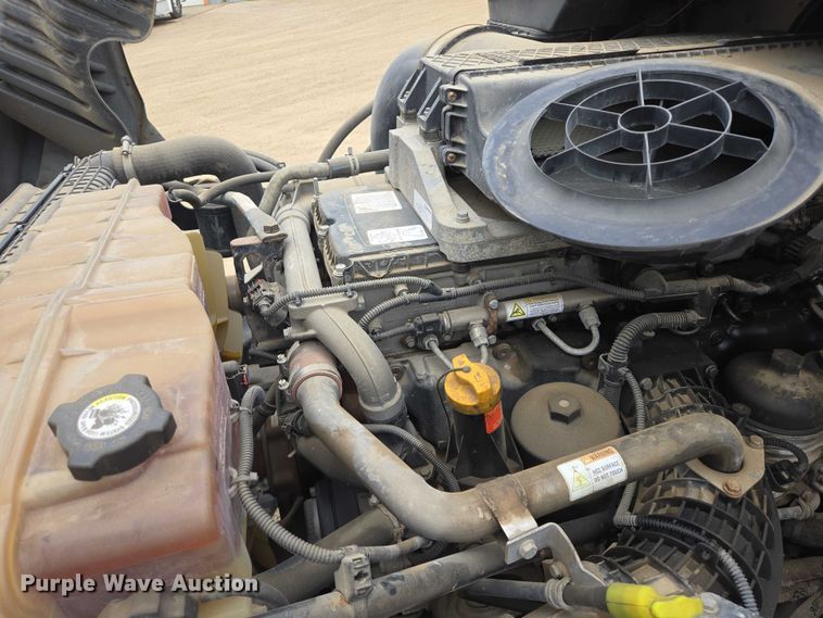 image for item ER5260 2017 Freightliner Cascadia 125 semi truck