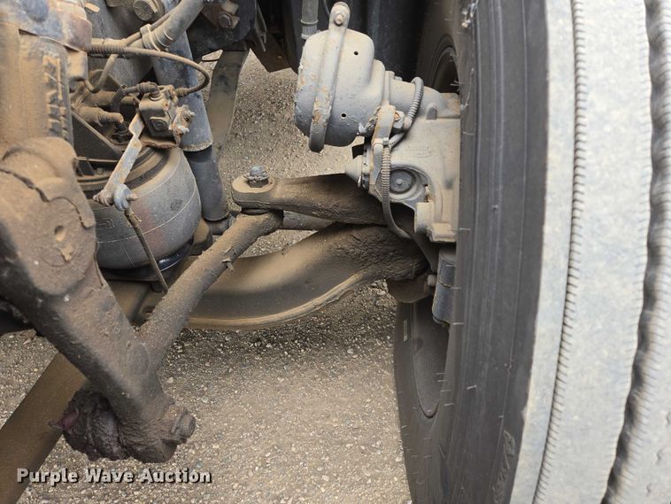 image for item ER5260 2017 Freightliner Cascadia 125 semi truck