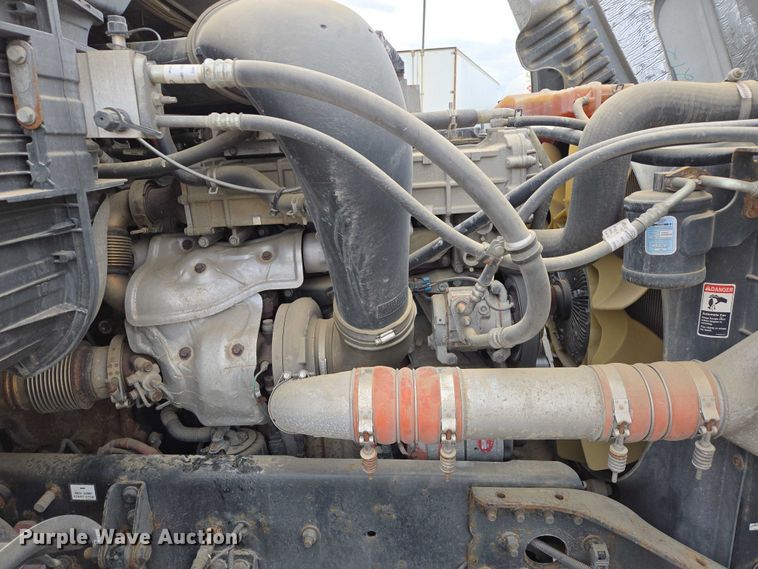 image for item ER5260 2017 Freightliner Cascadia 125 semi truck