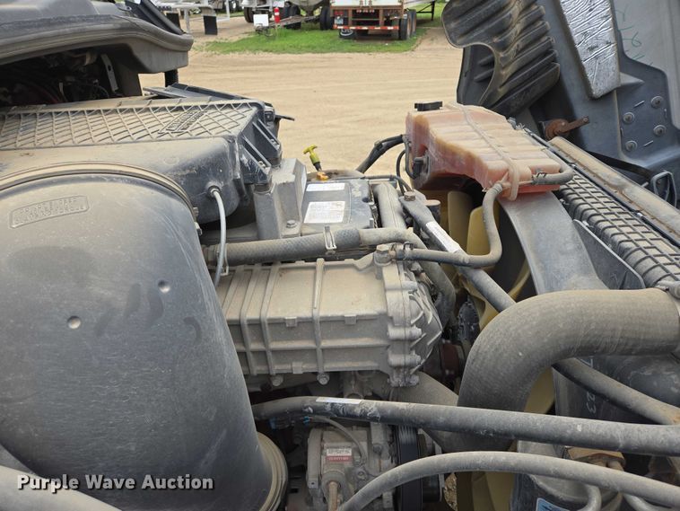 image for item ER5260 2017 Freightliner Cascadia 125 semi truck