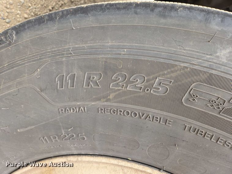 image for item ER5260 2017 Freightliner Cascadia 125 semi truck