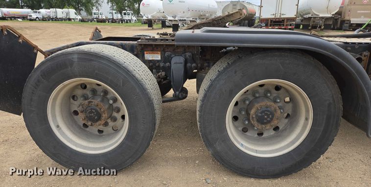 image for item ER5260 2017 Freightliner Cascadia 125 semi truck