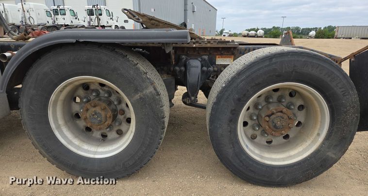 image for item ER5260 2017 Freightliner Cascadia 125 semi truck