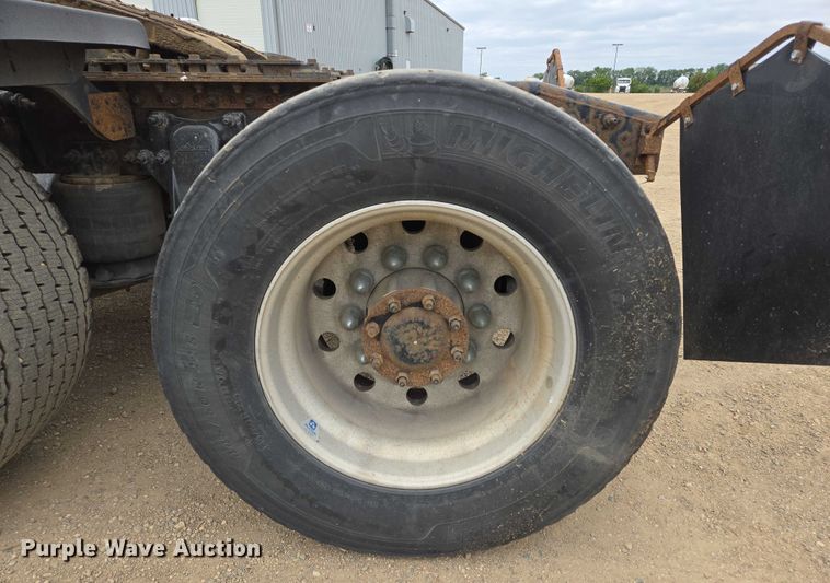 image for item ER5260 2017 Freightliner Cascadia 125 semi truck