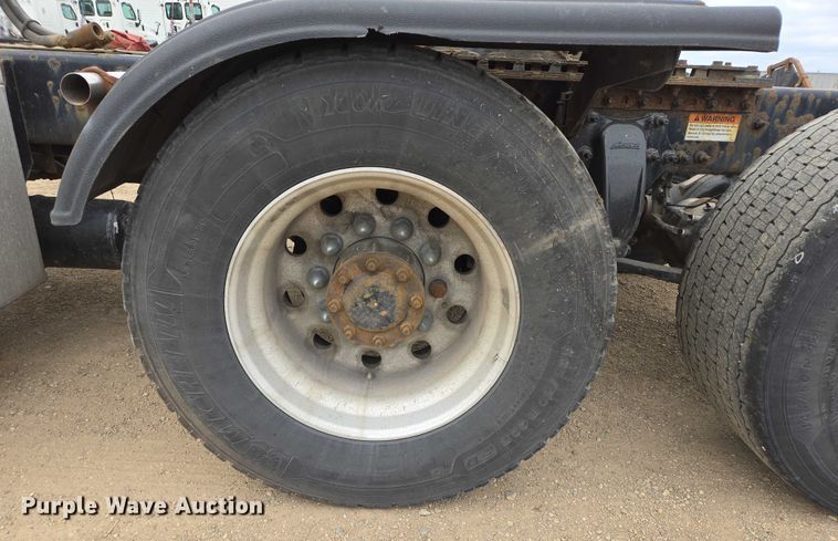 image for item ER5260 2017 Freightliner Cascadia 125 semi truck