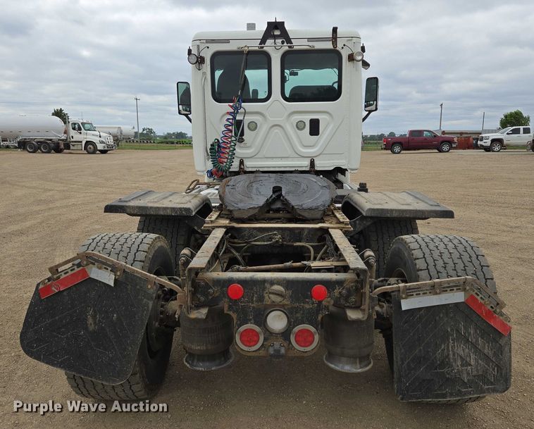 image for item ER5261 2015 Freightliner Cascadia 125 semi truck