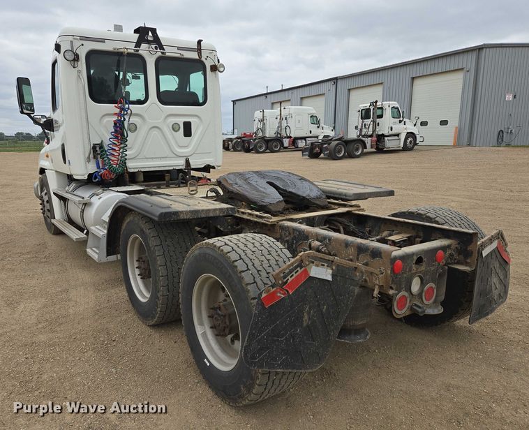 image for item ER5261 2015 Freightliner Cascadia 125 semi truck