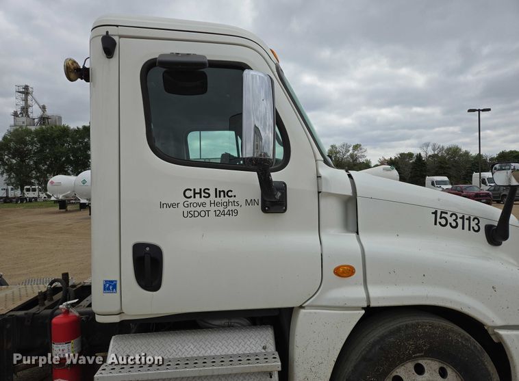 image for item ER5261 2015 Freightliner Cascadia 125 semi truck