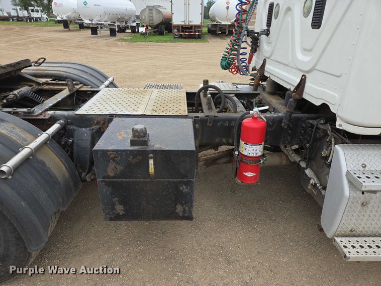 image for item ER5261 2015 Freightliner Cascadia 125 semi truck