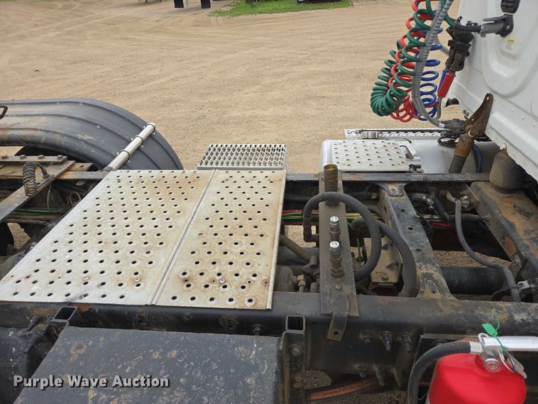 image for item ER5261 2015 Freightliner Cascadia 125 semi truck