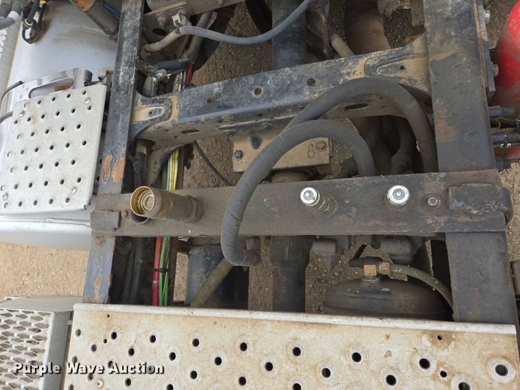 image for item ER5261 2015 Freightliner Cascadia 125 semi truck