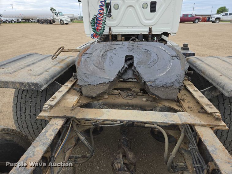 image for item ER5261 2015 Freightliner Cascadia 125 semi truck