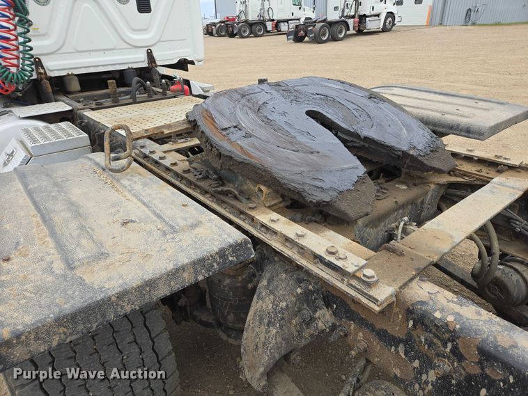 image for item ER5261 2015 Freightliner Cascadia 125 semi truck