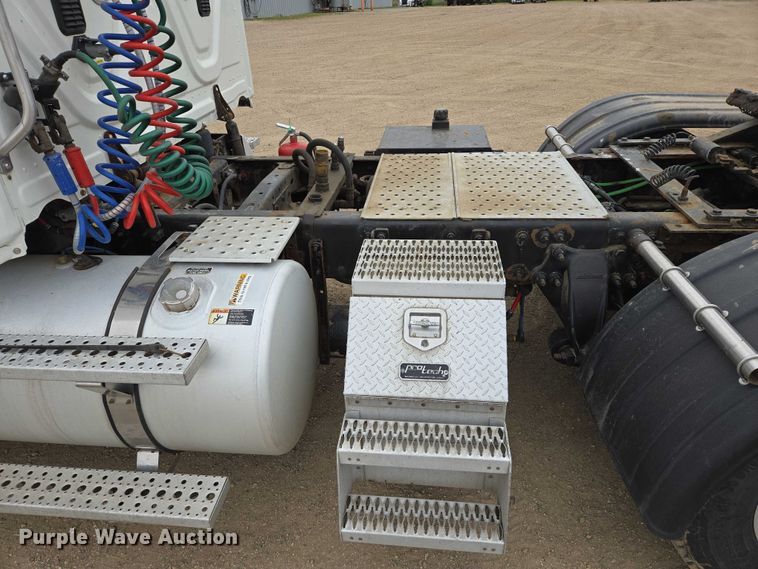 image for item ER5261 2015 Freightliner Cascadia 125 semi truck