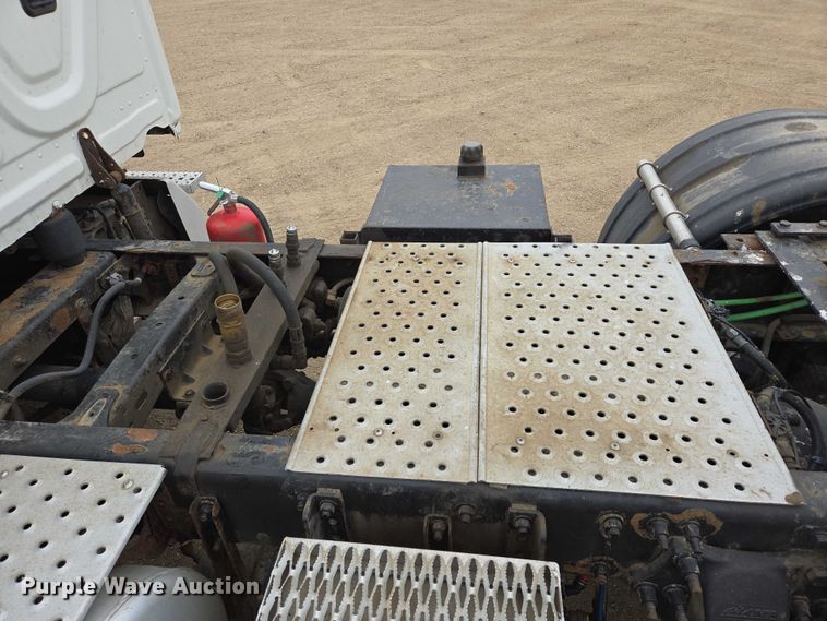 image for item ER5261 2015 Freightliner Cascadia 125 semi truck