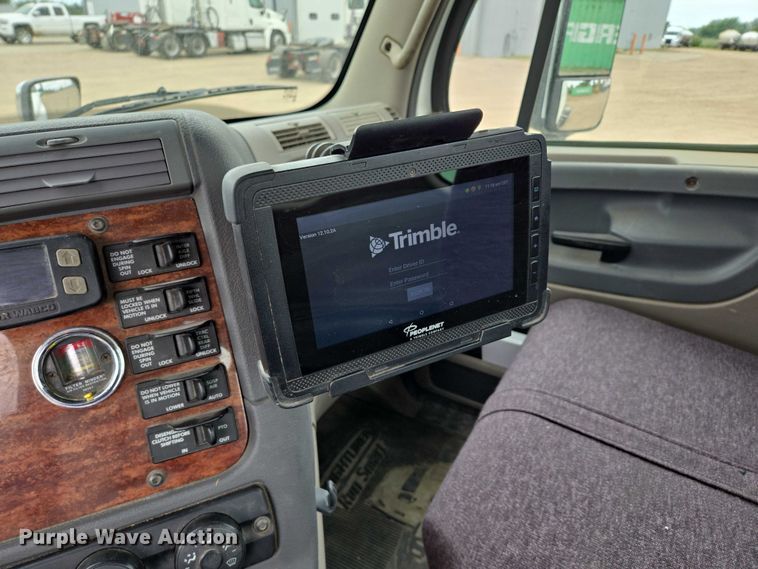 image for item ER5261 2015 Freightliner Cascadia 125 semi truck