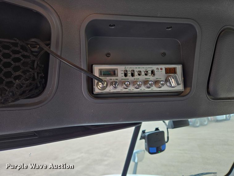 image for item ER5261 2015 Freightliner Cascadia 125 semi truck