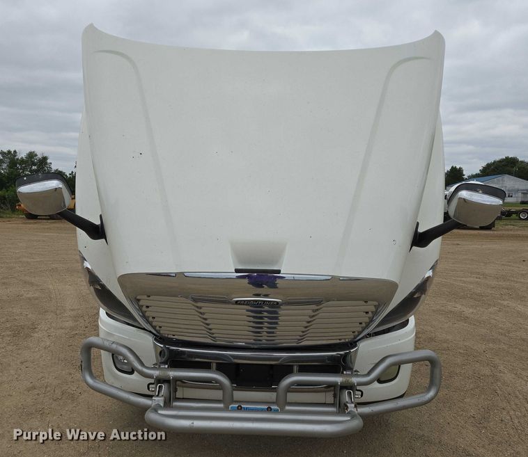 image for item ER5261 2015 Freightliner Cascadia 125 semi truck