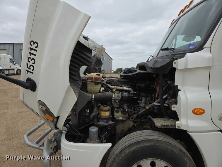 image for item ER5261 2015 Freightliner Cascadia 125 semi truck