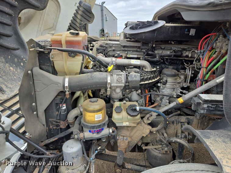 image for item ER5261 2015 Freightliner Cascadia 125 semi truck