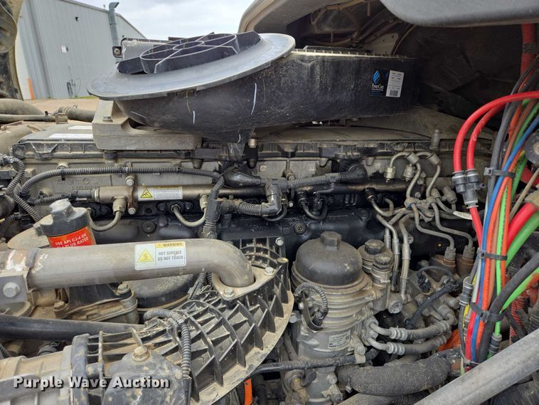 image for item ER5261 2015 Freightliner Cascadia 125 semi truck