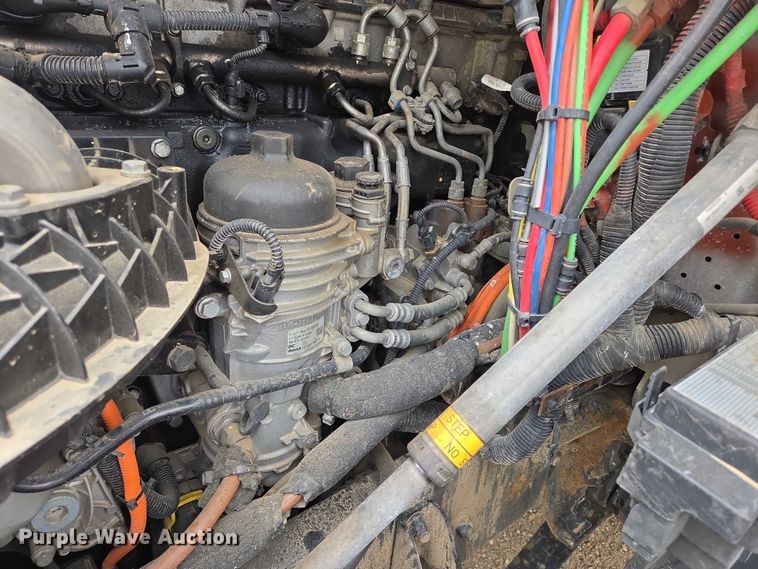 image for item ER5261 2015 Freightliner Cascadia 125 semi truck