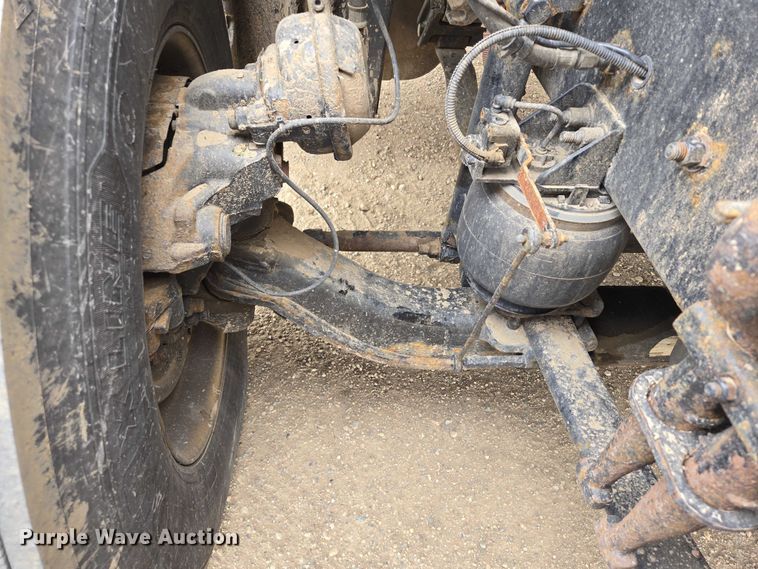 image for item ER5261 2015 Freightliner Cascadia 125 semi truck