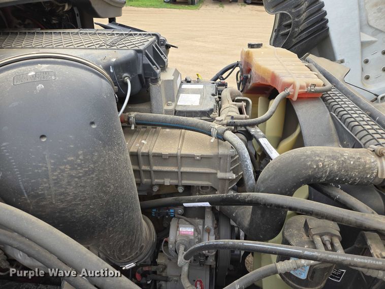 image for item ER5261 2015 Freightliner Cascadia 125 semi truck