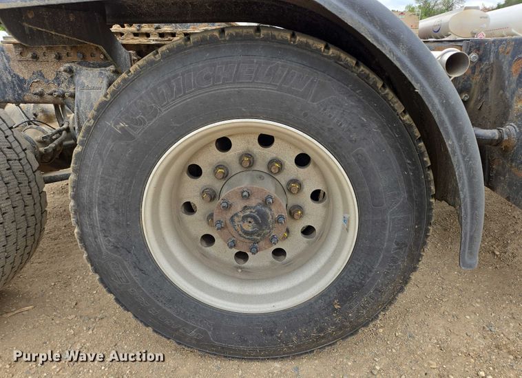 image for item ER5261 2015 Freightliner Cascadia 125 semi truck