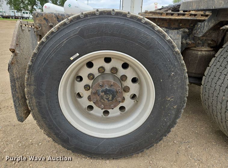 image for item ER5261 2015 Freightliner Cascadia 125 semi truck