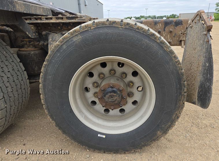 image for item ER5261 2015 Freightliner Cascadia 125 semi truck