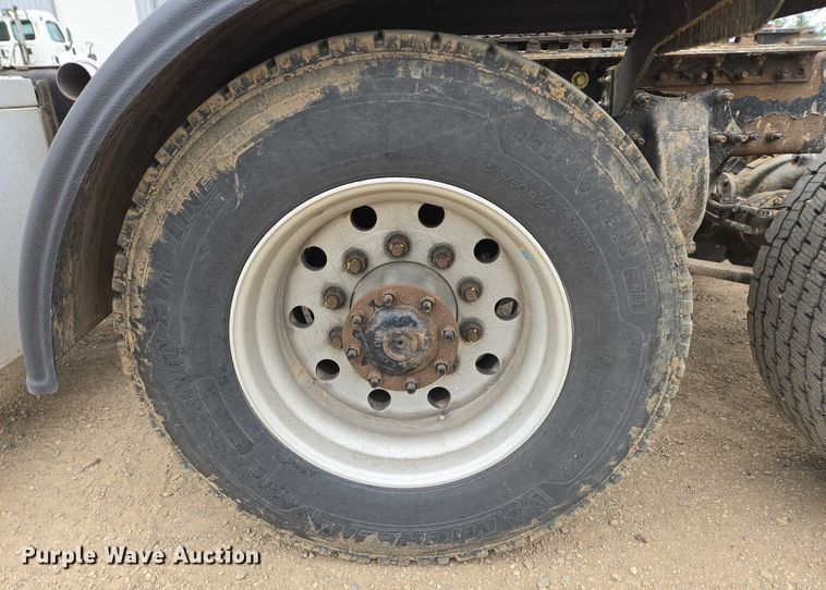 image for item ER5261 2015 Freightliner Cascadia 125 semi truck