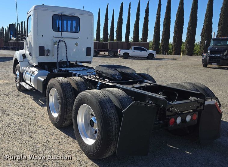 image for item FB9408 2016 Kenworth T880 semi truck