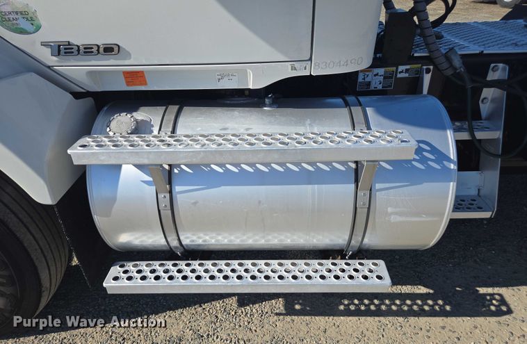 image for item FB9408 2016 Kenworth T880 semi truck