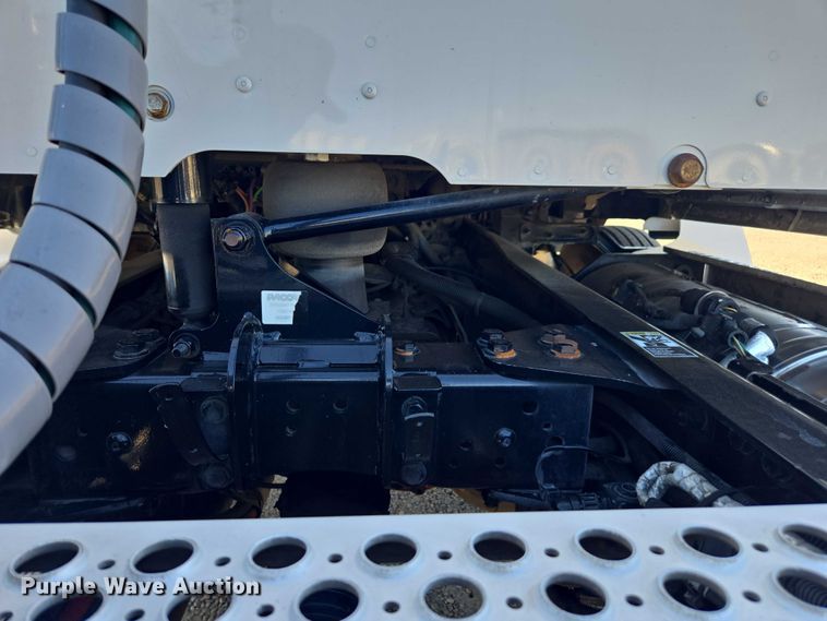 image for item FB9408 2016 Kenworth T880 semi truck