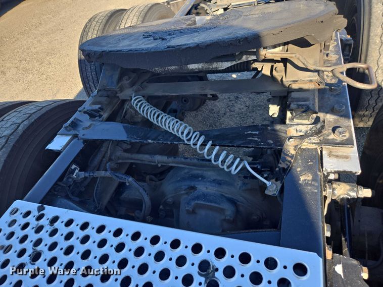 image for item FB9408 2016 Kenworth T880 semi truck