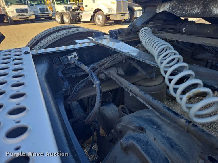 image for item FB9408 2016 Kenworth T880 semi truck