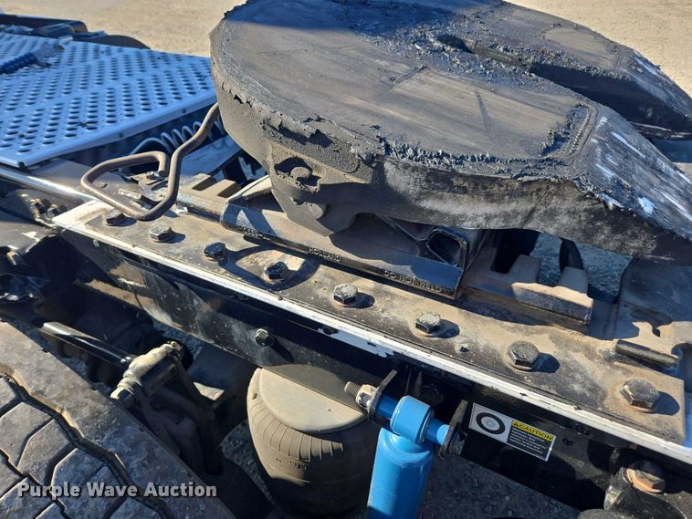 image for item FB9408 2016 Kenworth T880 semi truck