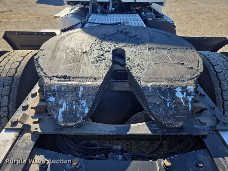 image for item FB9408 2016 Kenworth T880 semi truck